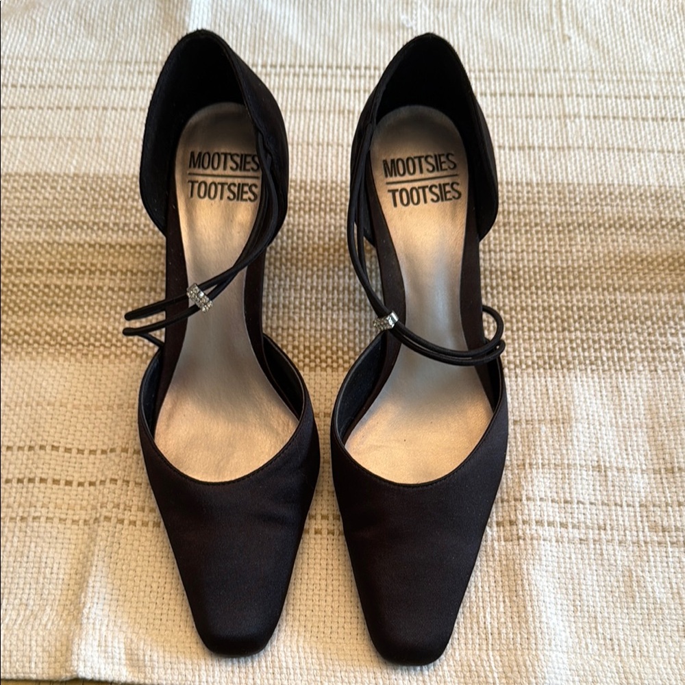 Mootsies Tootsies Black Heels with Square Toe Design